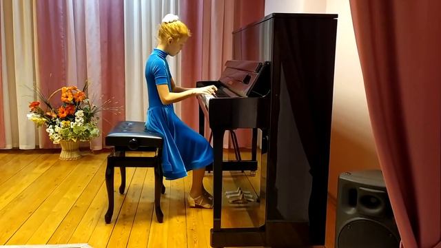 Б. Савельев "Песня о дружбе" исп. Никитина Настя смотреть онлайн