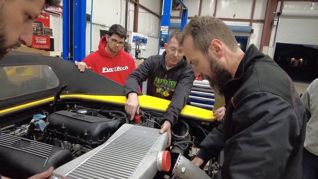 UM TURBO GIGANTE na FERRARI F355 FuelTech instalado em 2 dias! смотреть онлайн