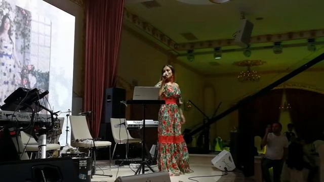 Siempre con el corazon. Император Холл смотреть онлайн