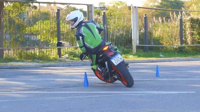 Супер-обзор KTM Duke 200 (и сравнение с 390м) ? смотреть онлайн
