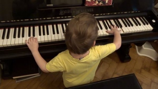 Федя Назаров играет "Молитву" Чайковского. Fedor plays Prayer