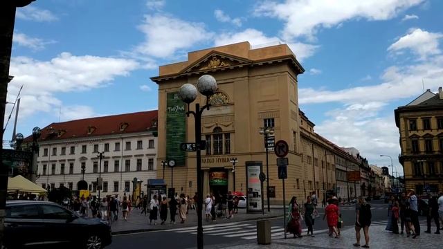 Чехия Прага - Пороховая башня и Чешский народный банк. Старый город - центр смотреть онлайн
