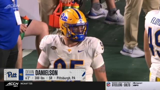 he might have anger issues... смотреть онлайн