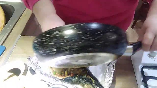 Макрель,запечена з овочами. Начиняємо. смотреть онлайн
