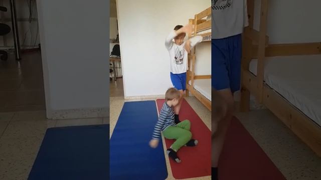 мишка парнишка танец богомолов смотреть онлайн