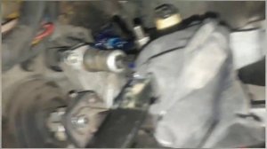 Замена пружины педали сцепления на Ауди 80 б4.