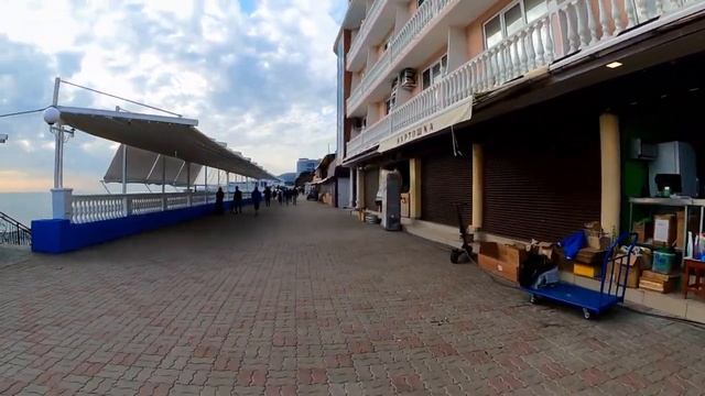 Набережная Лазаревское 29.04.2021. Людей заметно больше! Глициния! ?ЛАЗАРЕВСКОЕ СЕГОДНЯ?СОЧИ.