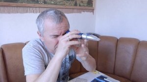 Рефрактометр RHB-32ATC для измерения сахара.