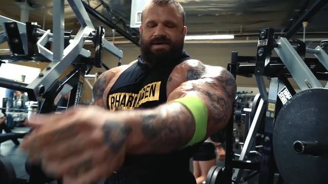 ТРЕНИРОВКА ГРУДИ ГОЛЕМ Vs. ПРО АТЛЕТЫ !???????? смотреть онлайн