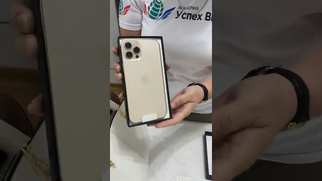 Купили маме новый IPhone 12 Pro MAX 512Gb? смотреть онлайн