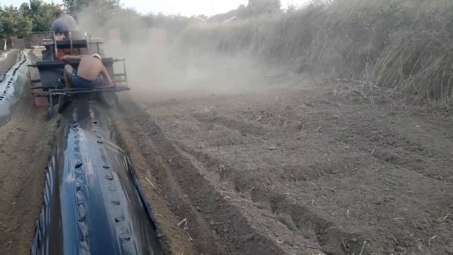 Грядообразователь из японской фрезы-культиватора. смотреть онлайн