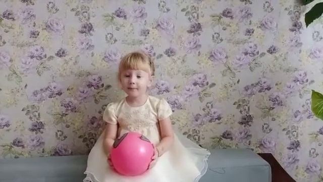 Беспалова Настя, 3 года, А. Барто "Мячик" смотреть онлайн