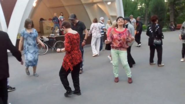 КУКУ ДЖАМБО!!! Танцы в парке Горького!!! Харьков Май 2021 смотреть онлайн
