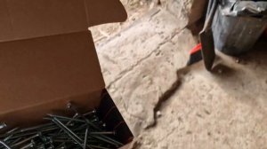 ПРОСТЫЕ ПЕРИЛА СВОИМИ РУКАМИ / СДЕЛАЛИ ВРЕМЕННЫЕ ПЕРИЛА ДЛЯ ЛЕСТНИЦЫ НА ВТОРОЙ ЭТАЖ