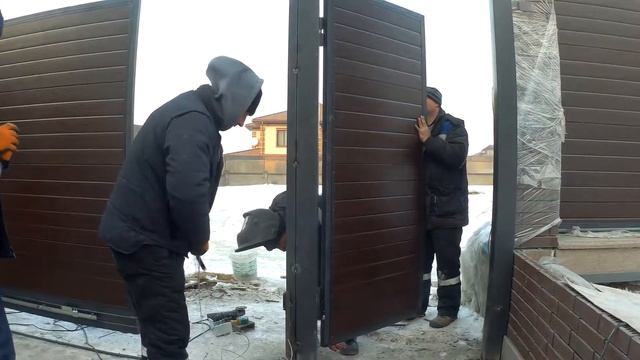 Монтаж откатных ворот зимой | СИМАКС СОЛАНО смотреть онлайн
