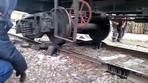 Как вагон ставят на рельсы при сходе - накаточное оборудование - лягушка