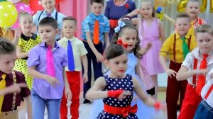 Красивый вход на выпускной праздник.