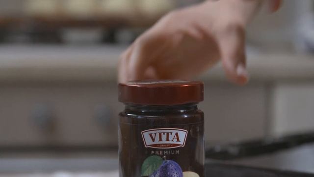 Cлоеные пирожки со сливовой пастой | VITA смотреть онлайн