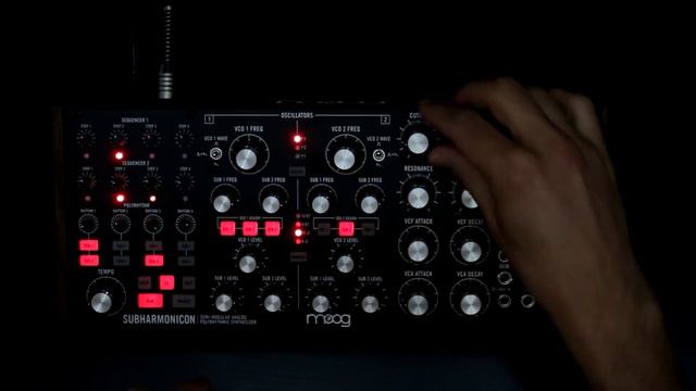 Moog Subharmonicon - Floating dots смотреть онлайн