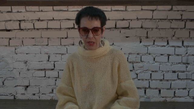 Анна Ахматова - "Не с теми я, кто бросил землю..." смотреть онлайн
