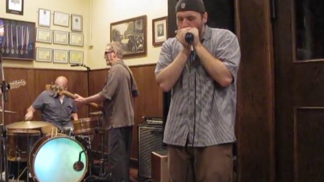 Simple Blues Harmonica Solo with Fender Super Champ XD Amp смотреть онлайн
