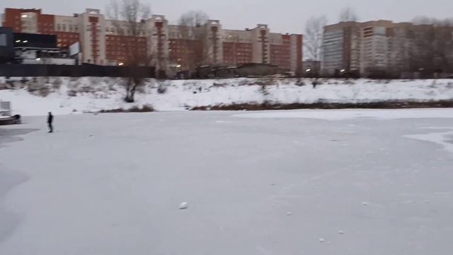 Последнее пристанище уток на Мещерском озере. Начало зимней рыбалки. Катание на коньках. 21.11.2023 смотреть онлайн