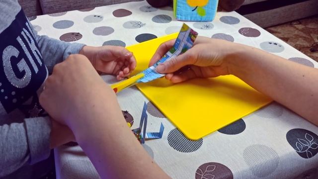 Ариша Делает: простой фокус - шагающую лошадку из подручных материалов. Удивлению нет предела! смотреть онлайн