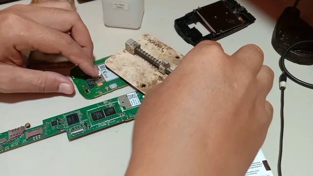 Nokia X2-01 Pengisinan Daya Tidak Didukung смотреть онлайн