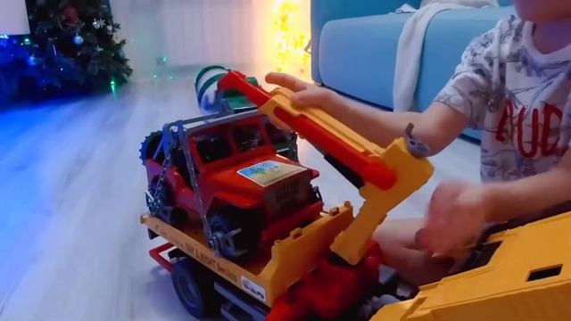 Bruder.Брудер машинки.Трактор(экскаватор).Эвакуатор MAN.Комбайн.Tractor.Tow truck MAN. Harvester. смотреть онлайн