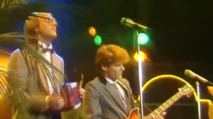 Laid   Back    --   Sunshine   Reggae      Video   HD