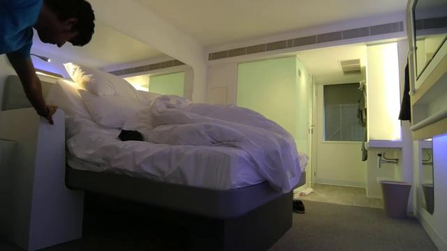 Yotel Edinburgh - Smart bed review смотреть онлайн
