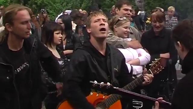 У могилы Виктора Цоя смотреть онлайн