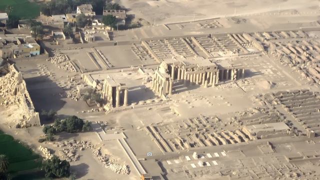Gli archeologi aprono un sarcofago di mummia vecchio di 2.500 anni e fanno una scoperta spettacolar смотреть онлайн