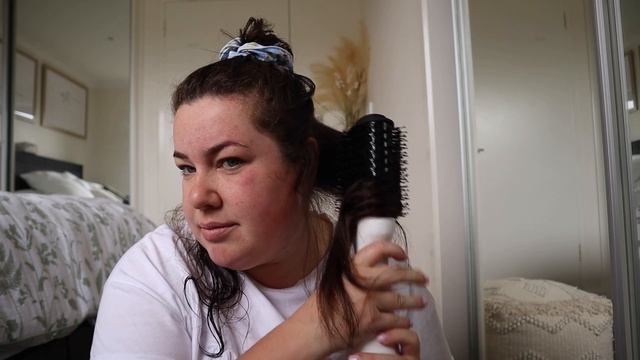 IS IT WORTH THE HYPE?? | BONDI BOOST BLOW OUT BRUSH смотреть онлайн