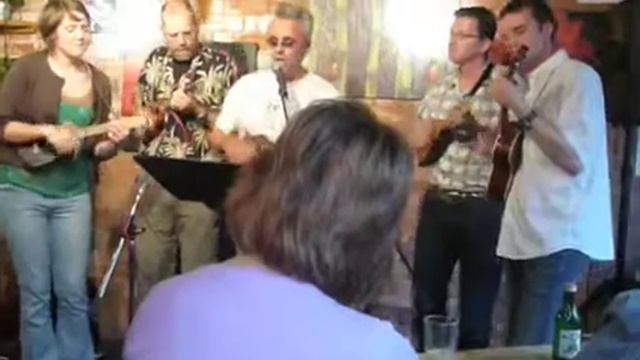Sunny Afternoon - LIVE - Carlo Mahalo Ukulele Band смотреть онлайн