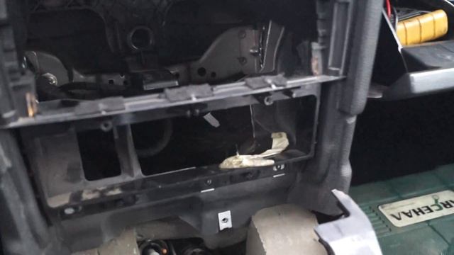 Снятие центральной консоли Форд Мондео3 смотреть онлайн