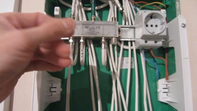 Как самому расключить слаботочный щиток с ТВ и интернет кабелем, не дожидаясь провайдера смотреть онлайн