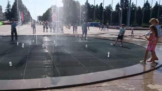 ВДВшник искупался в фонтане смотреть онлайн