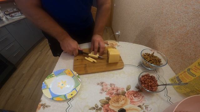 САМЫЙ БЫСТРЫЙ И ПРОСТОЙ САЛАТ НА СКОРУЮ РУКУ. смотреть онлайн