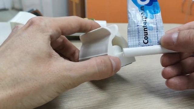 Подставка держатель для тюбиков, с дозатором. смотреть онлайн