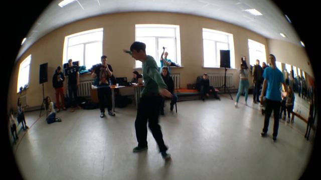 7 to smoke / Popping показательный батл Banderas vs Егор / 09.02.14 Хабаровск смотреть онлайн