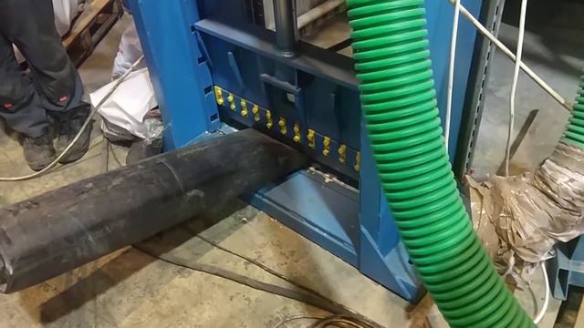 Гильотина PZO 600 РЭ режет ПНД трубы смотреть онлайн