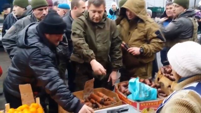 Поверка весов на рынке пистолетом ТТ от Захарченко смотреть онлайн