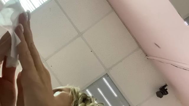 «ТЫ КАКИЕ ДЕНЬГИ ВООБЩЕ ПРИНЕСЛА?» треш обзор салона красоты г. Омск смотреть онлайн