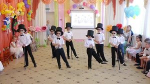 танец джентльменов на выпускном утреннике в детском саду. лого и тифло группы.