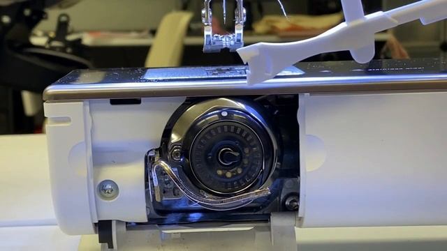 Intro to a BERNINA 880 PLUS смотреть онлайн