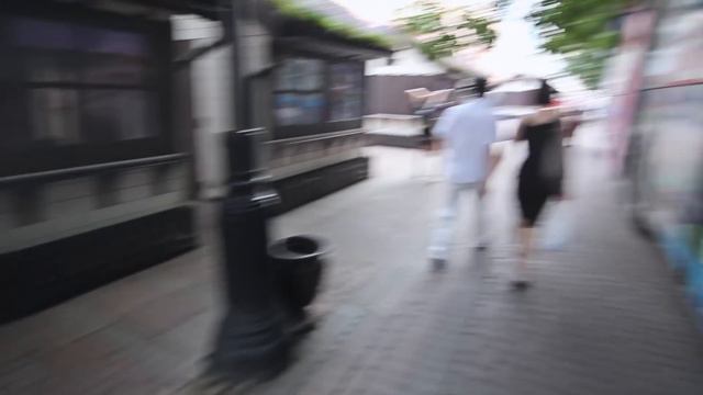 1000 метров на РУКАХ по Арбату. Челлендж смотреть онлайн