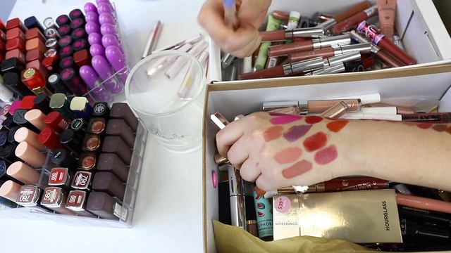 MAKEUP DECLUTTER #4 lip products смотреть онлайн