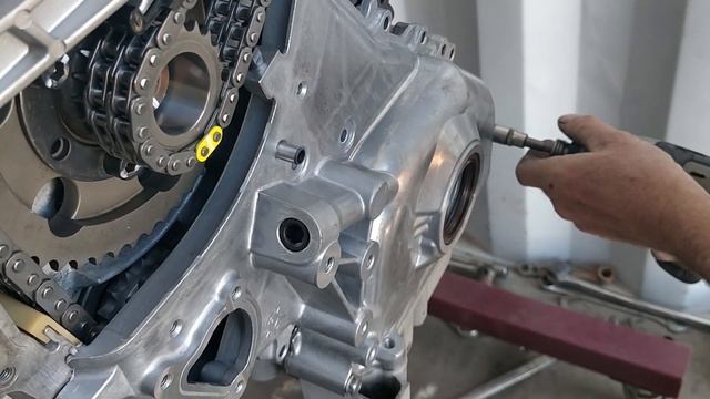 YD25 Oil Pump Install D40,R51 (how to not pinch the oil pump oring) смотреть онлайн