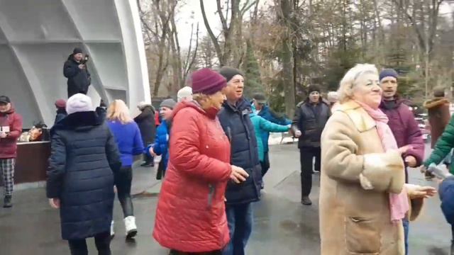 РОДИЛСЯ Я В СИБИРИ! 28 января 2024 ХАРЬКОВ ТАНЦЫ В ПАРКЕ УКРАИНА смотреть онлайн